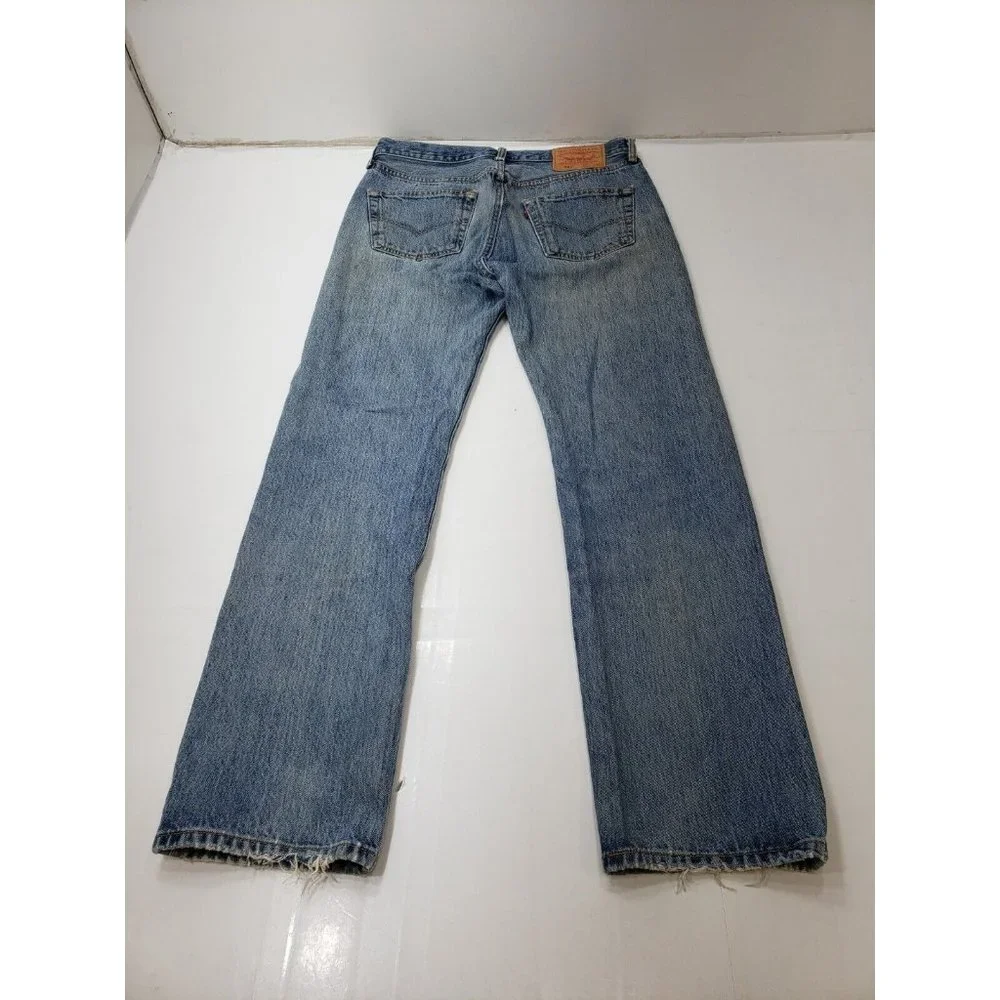 Levis 501 Mens Jeans Straight Leg Button Fly Light Wash Distressed Size 33x32 - Picture 7 of 10